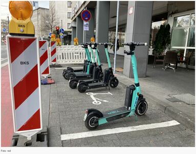 Vorschlag: Sharing-Parkplätze - Abschaffung von E-Scooter Behinderungen auf Gehwegen